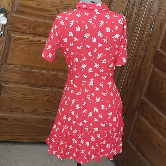 Beautiful floral dainty red dress - Picture 2 of 5